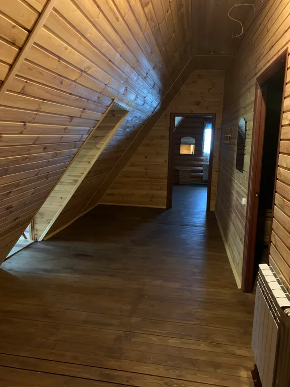 Усадьба Медвежий угол в лесу на берегу озера