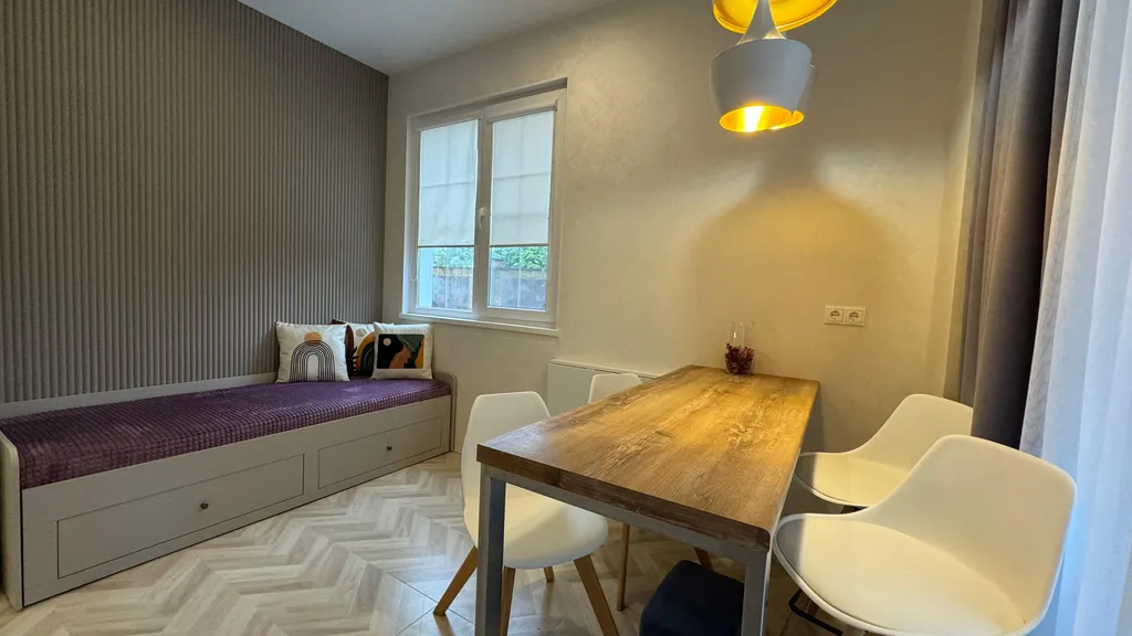 Евротрехкомнатный апартамент с балконом на первой линии