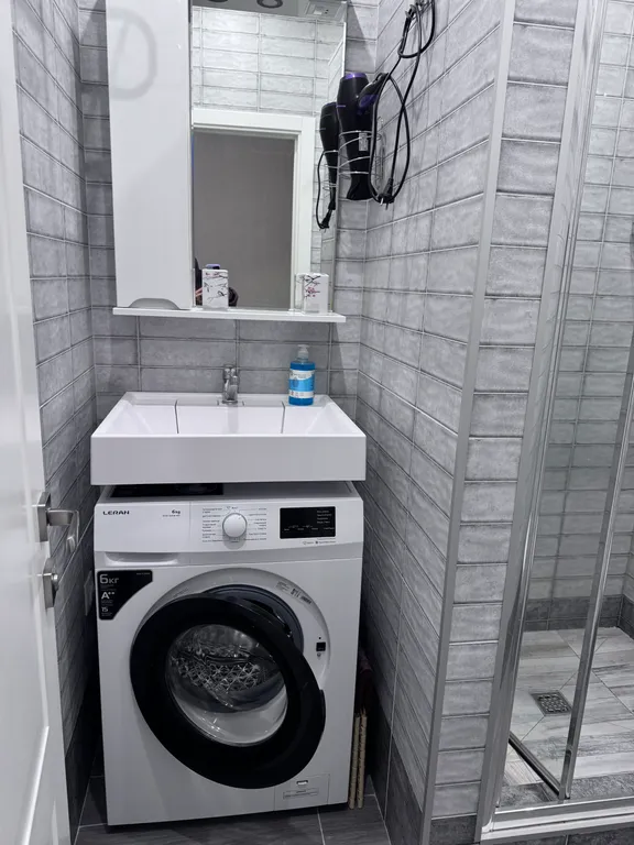 Современная студия в новом доме с видом на море