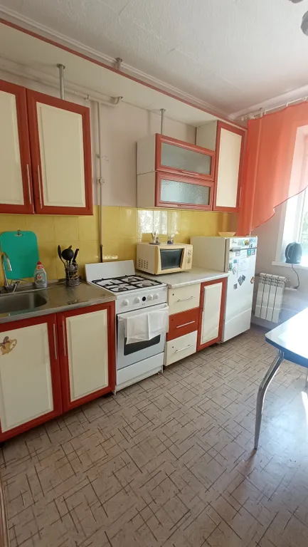 Благоустроенная квартира в тихом районе.