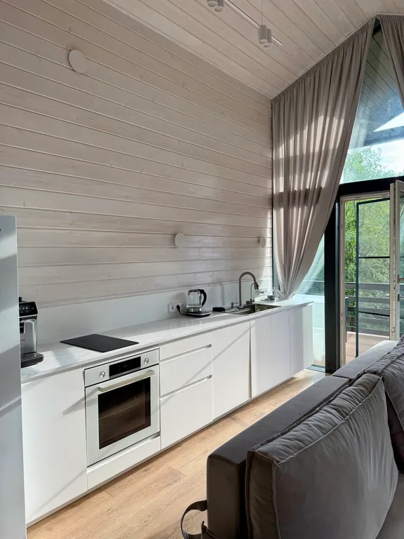 Семейный дом с панорамной сауной и камином