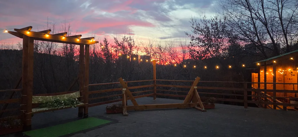 Коттедж с баней и бассейном-купелью в уникальном месте