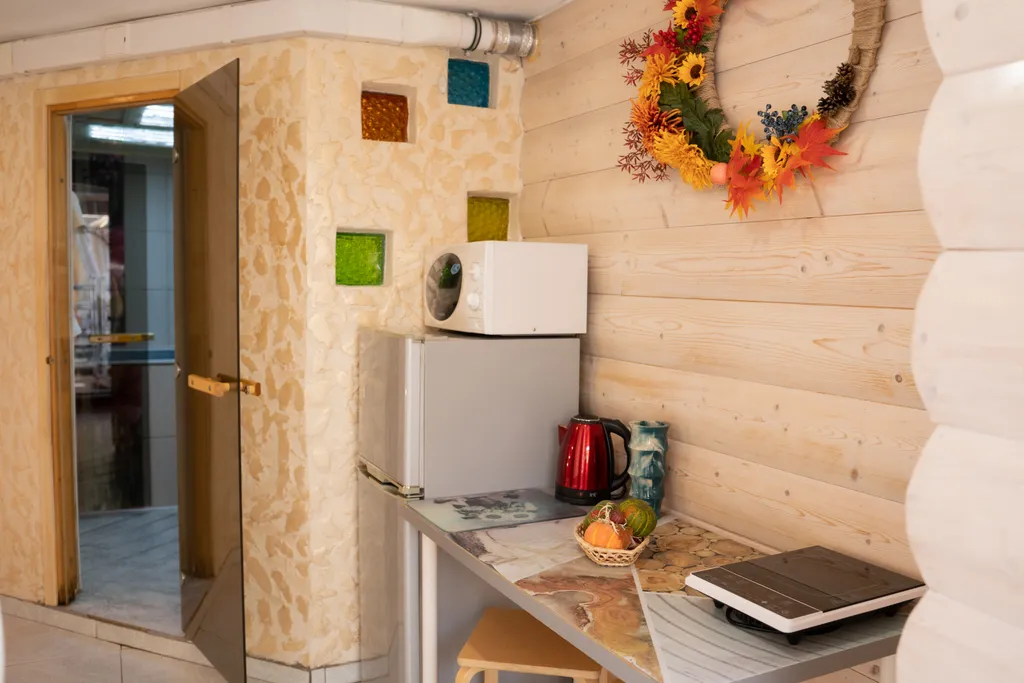 Двухэтажный срубовый гостевой домик с русской баней на дровах и купель