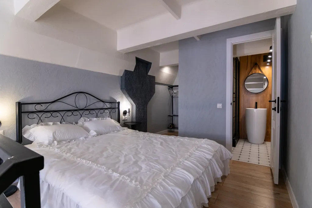 Двухэтажная студия с дизайнерским ремонтом