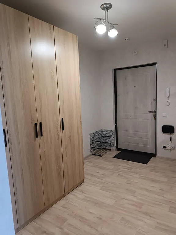 Новая квартира с видом на бухту, Маркхотскийй хребет и гору Колдун