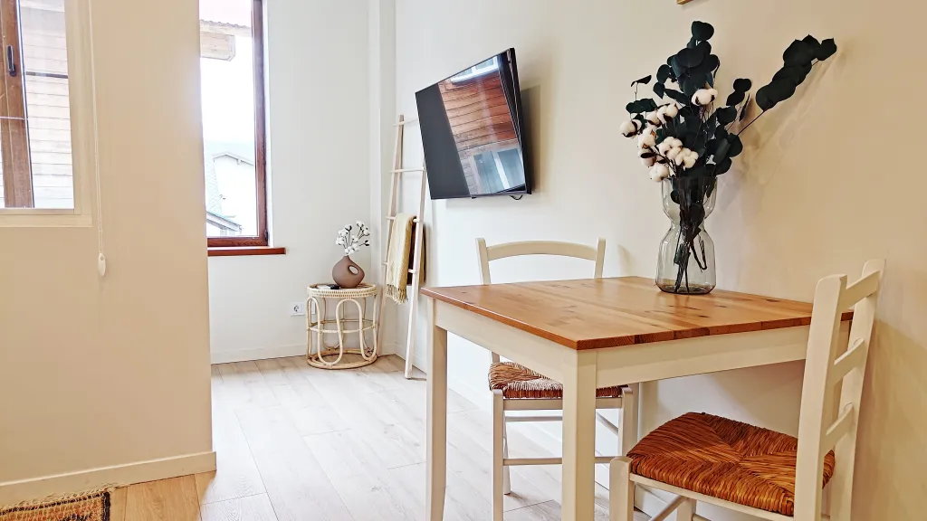 Студия в стиле бохо с видом на горы — уют и комфорт в центре