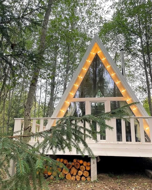 Коттедж Aframe домик Изумруд в чаще леса — Тосно