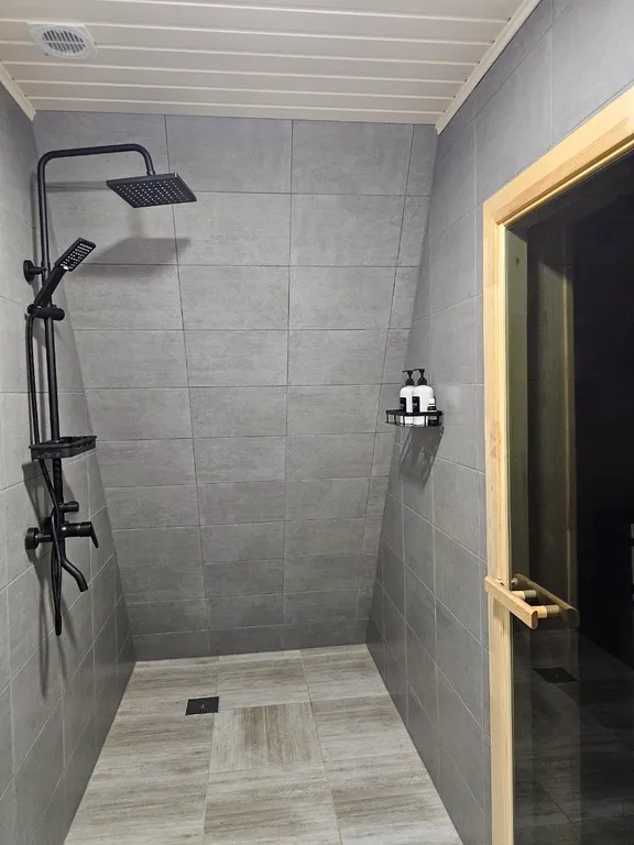 Шестиместный коттедж с изолированным участком 10 соток №2