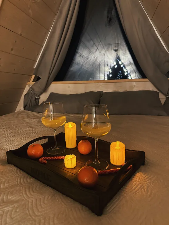 Домик в шалаше в деревне