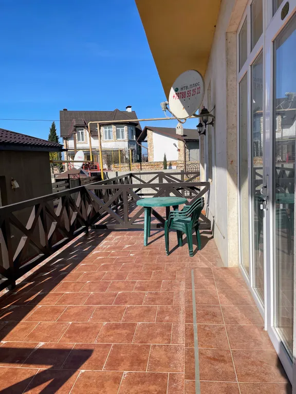 Апартамент с террасой и бассейном