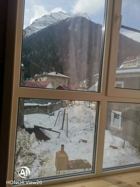 Уютный 3-х этажный коттедж в центре Домбая