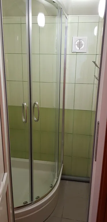 Бюджетный трёхместный номер у моря