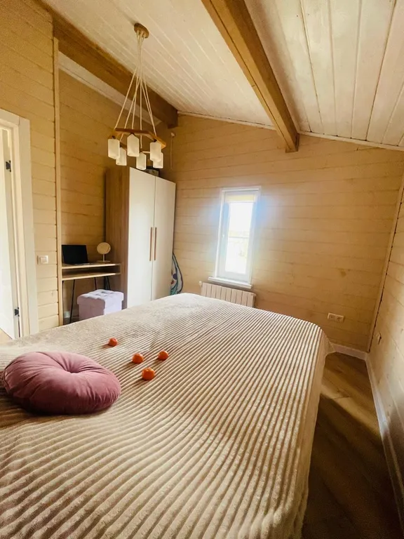 Дом в тишине леса и полей