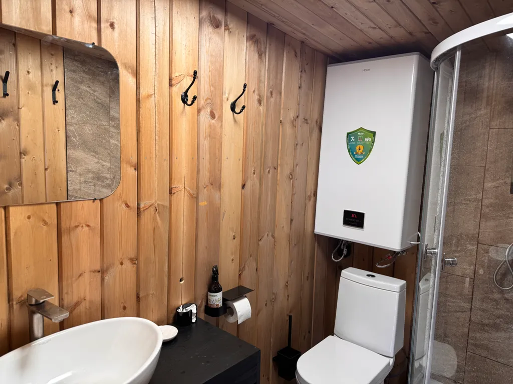 Номер в двухномерном коттедже с двухместной кроватью