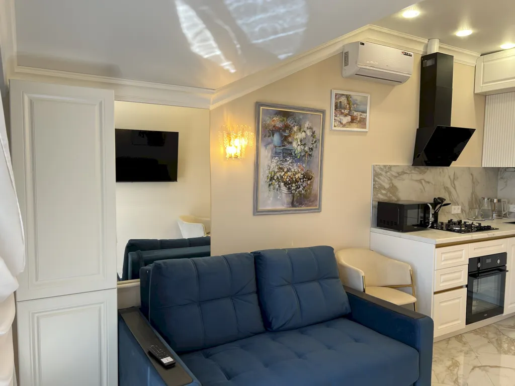 Квартира с балконом и видом на открытое море, Толстый мыс