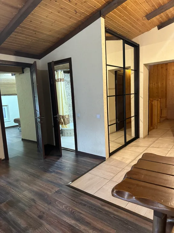 Уютная квартира на мансардном этаже с видом на горнолыжный склон, лес