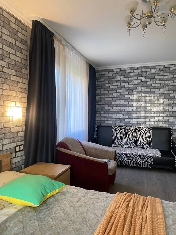 2-комнатная квартира недалеко от центра города и с баконом