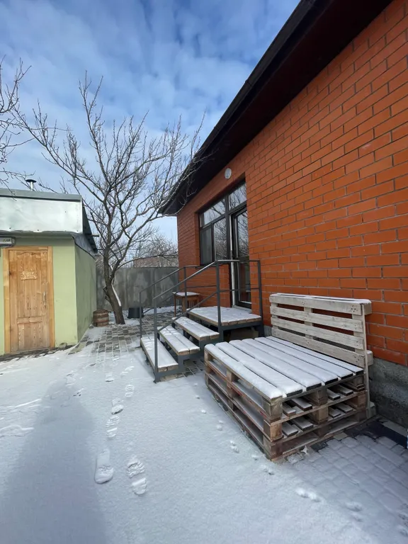 Дом с бассейном, баней и чаном