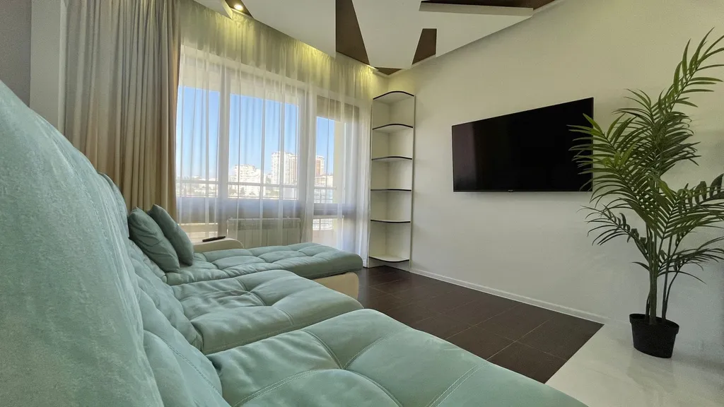 Апартамент с бассейном на крыше в центре Сочи