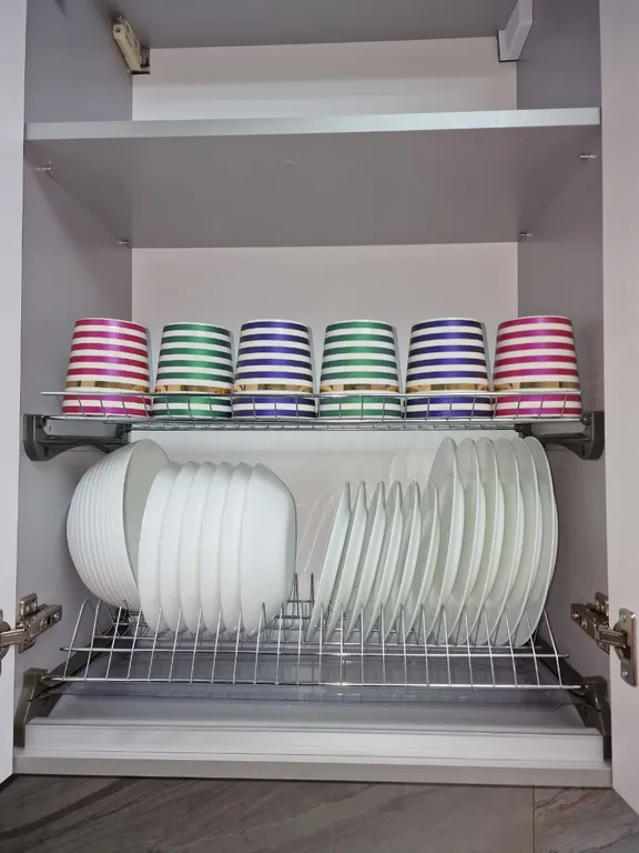 Квартира с панорамными окнами и очками виртуальной реальности