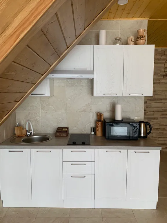 Баня на дровах на берегу озера