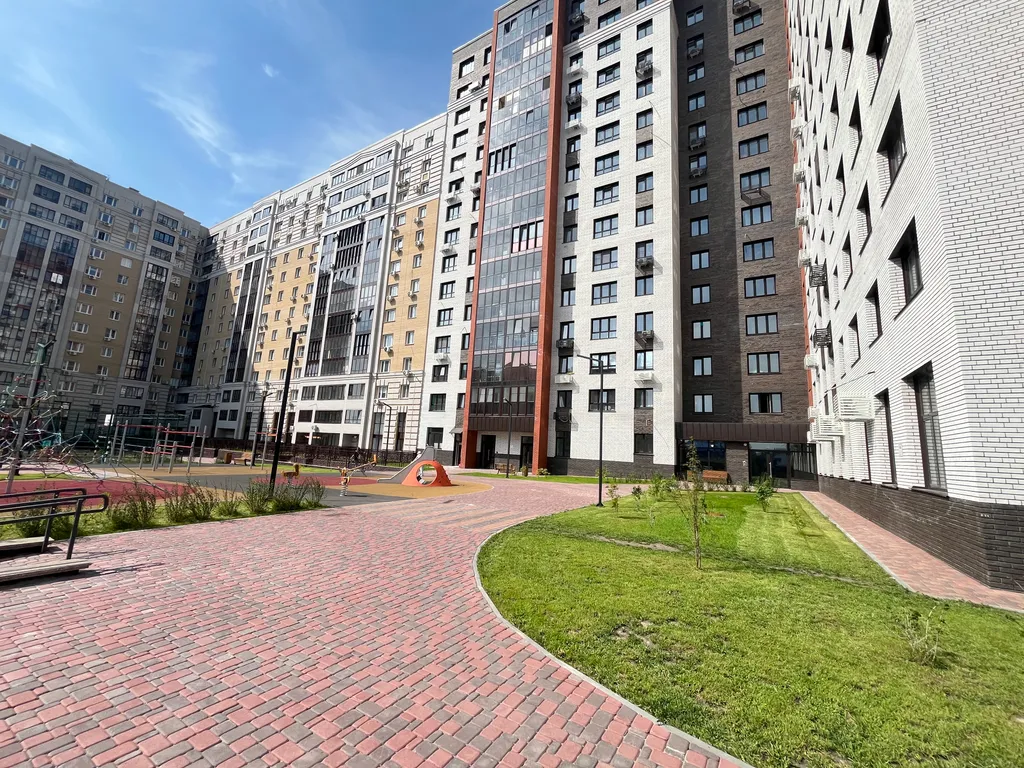 У ресторана! 14-й этаж и с видом на город.