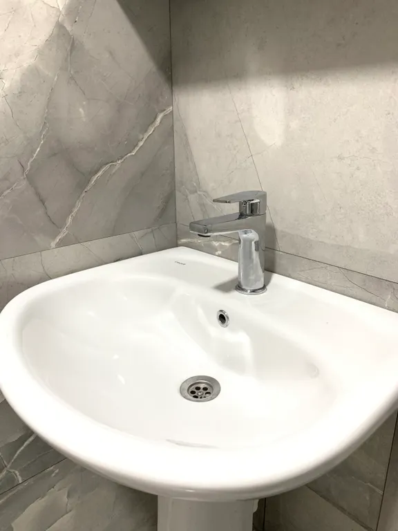 Riverside Cottage R104