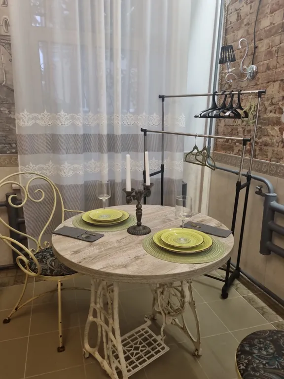 В историческом доме в центре города, уютные апартаменты, своя парковка