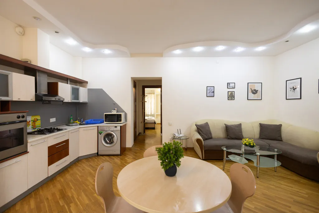 Квартира с видом на улицу Низами, Торговая