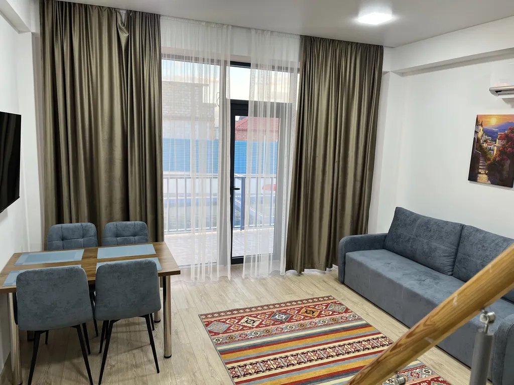 Двухуровневый полулюкс с зоной отдыха на крыше и видом на бассейн