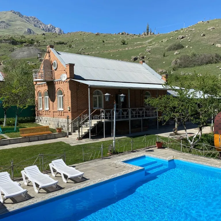 Домик с подогреваемым бассейном и уютной банькой