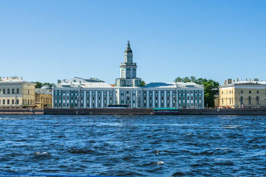 Квартира Четырехкомнатная квартира с балконом и видом на Адмиралтейство — Санкт-Петербург