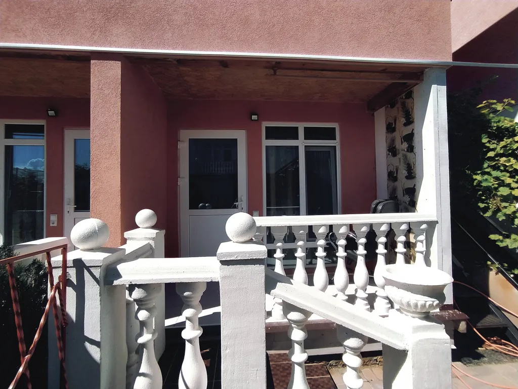 Двухэтажные двухкомнатные таунхаусы с личной территорией под ключ