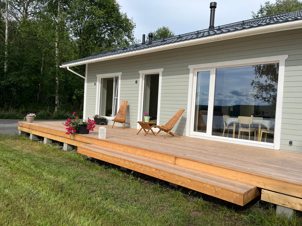 Домик в Карелии на берегу озера