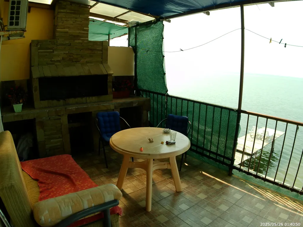 Дом-эллинг на берегу Керченского пролива