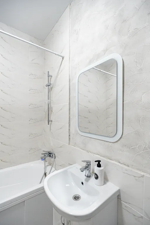 Студия Брутальный лев с панорамным видом на набережную реки