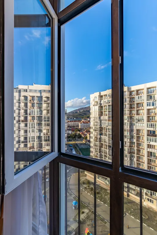 Квартира Двухкомнатная квартира класса комфорт с панорамным остеклением ветер гор — Геленджик