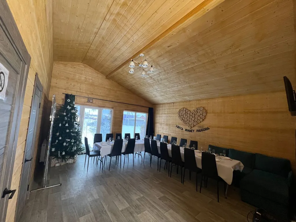 Дом с баней на дровах, банным чаном и большой гостиной