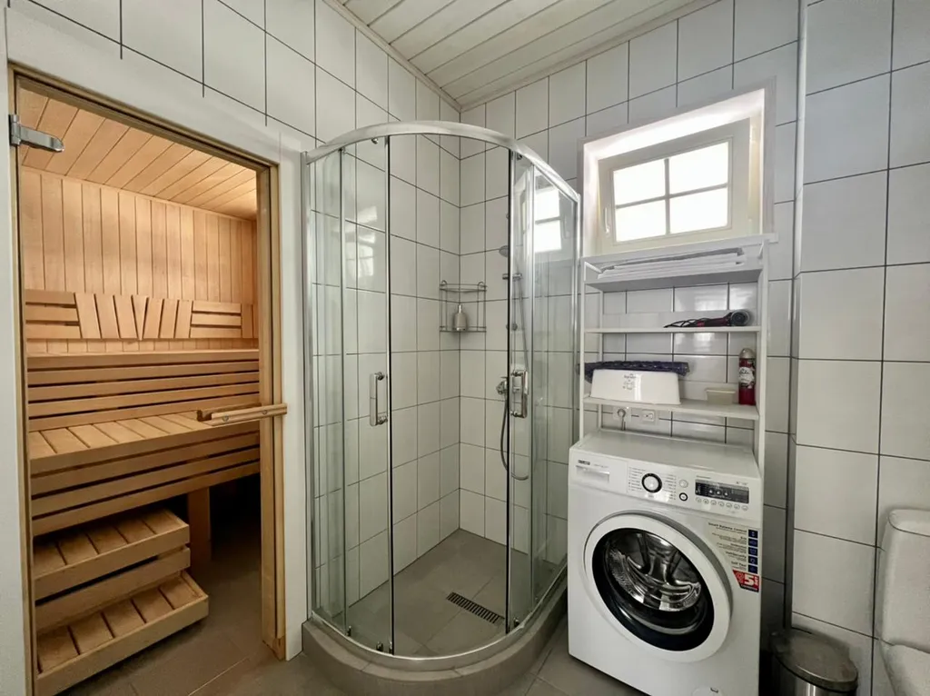 Уютный коттедж N8 с сауной и камином на озере Лунном