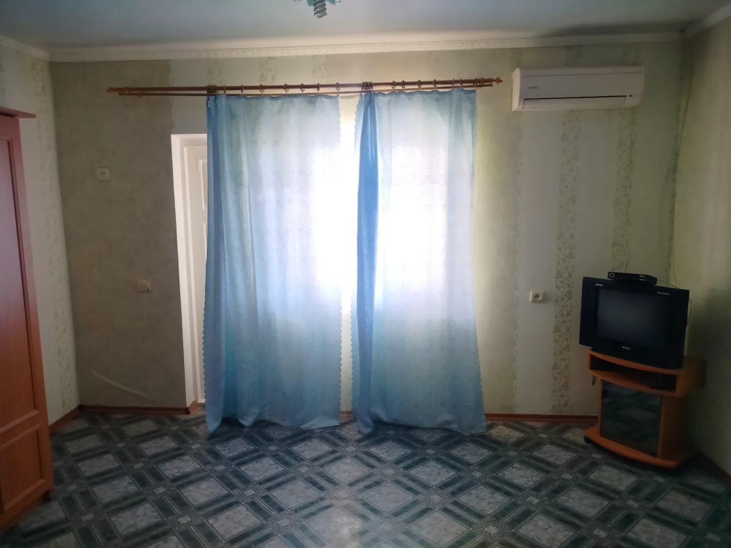 Вид на номер
