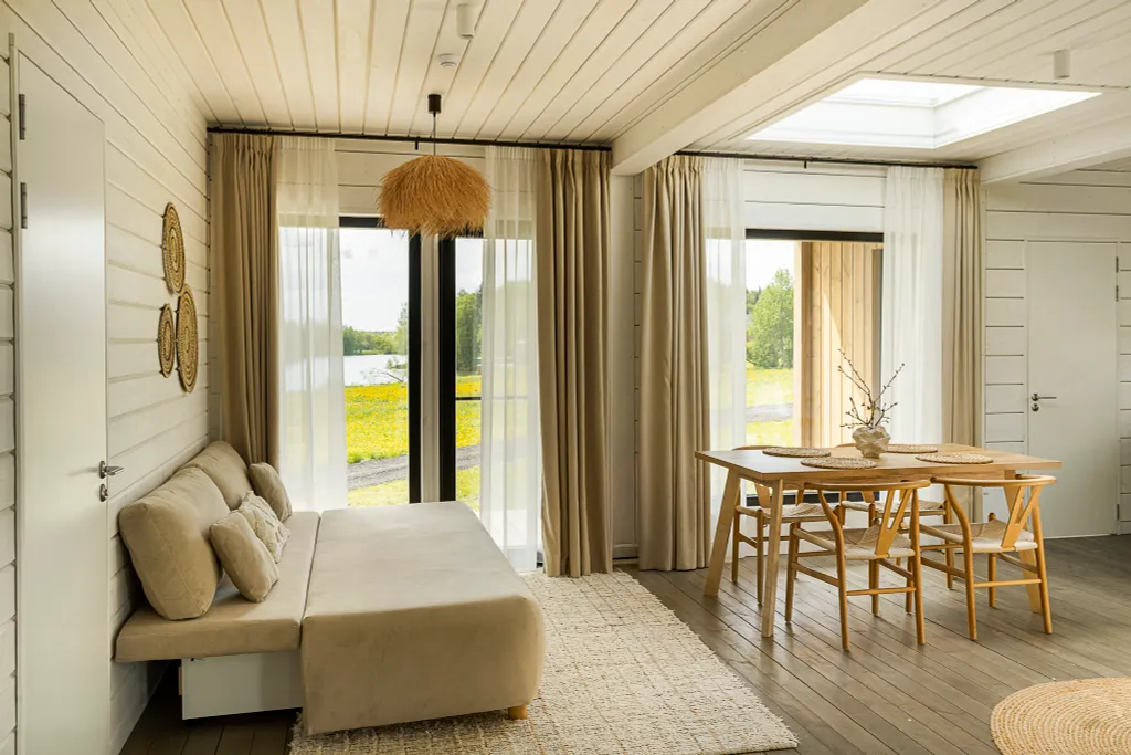 Уютный большой дом с видом на реку