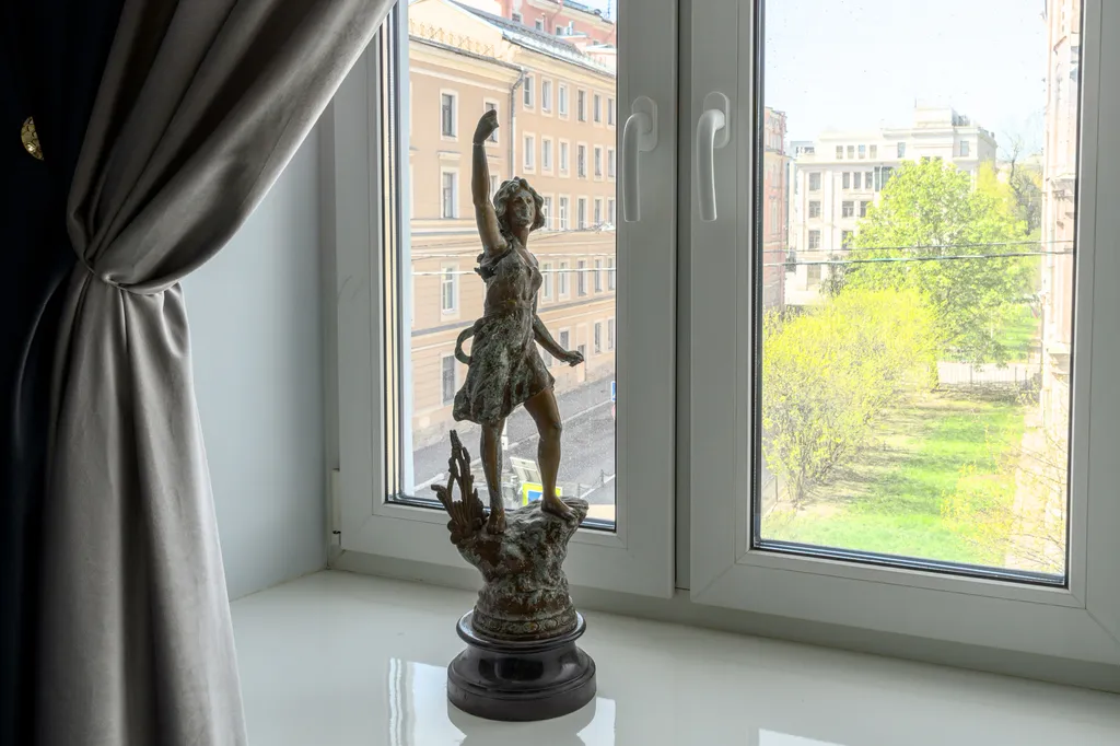 Четырехкомнатная квартира с бaлкoнoм в цeнтрe