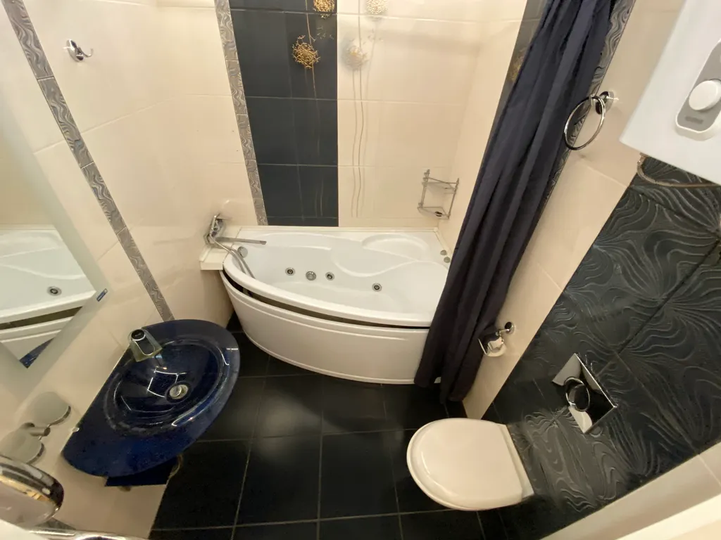 Студия-люкс с джакузи в центре