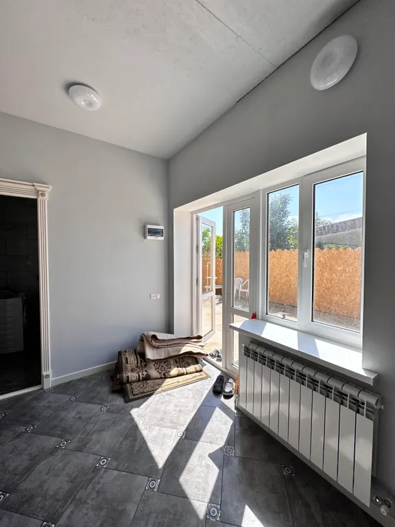 Сдается новый дом у берега моря.