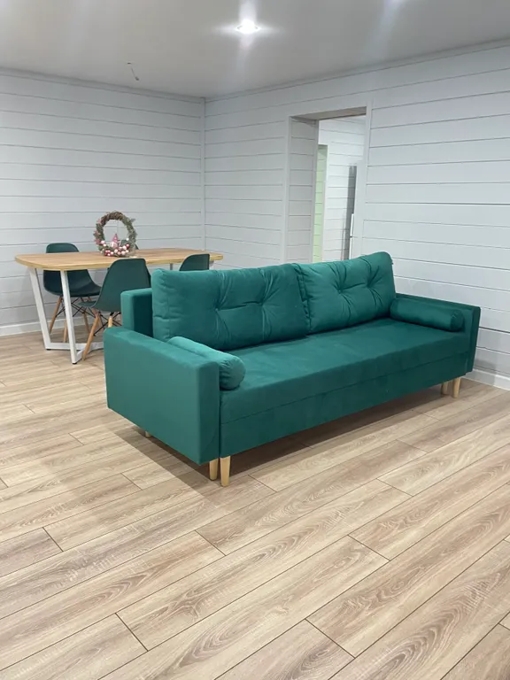 Уютный дом в окружении леса