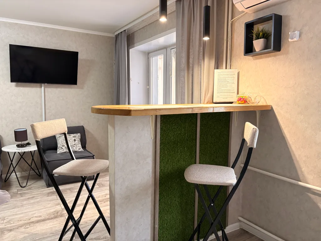 Видовая квартира с панорамным остеклением в центре