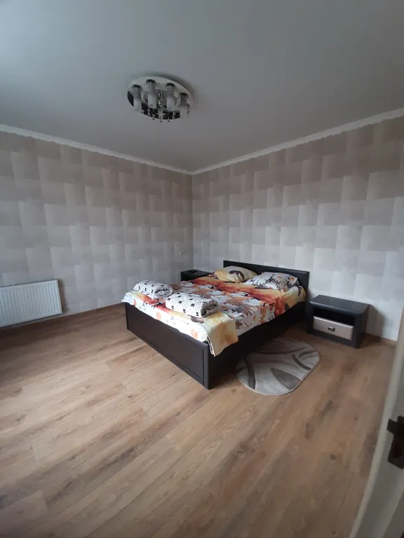 Дом с басейном и беседкой