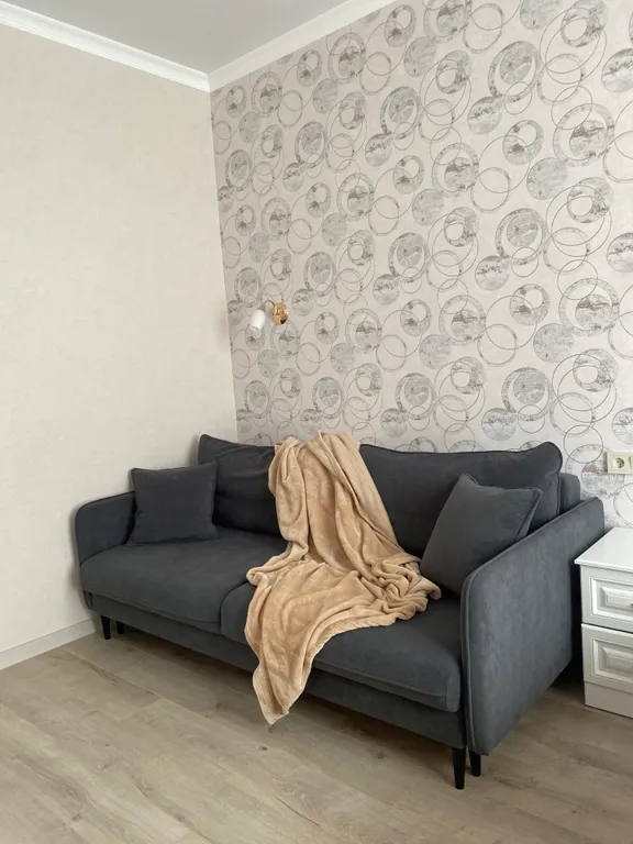 Двухкомнатная квартира с балконом в центре города