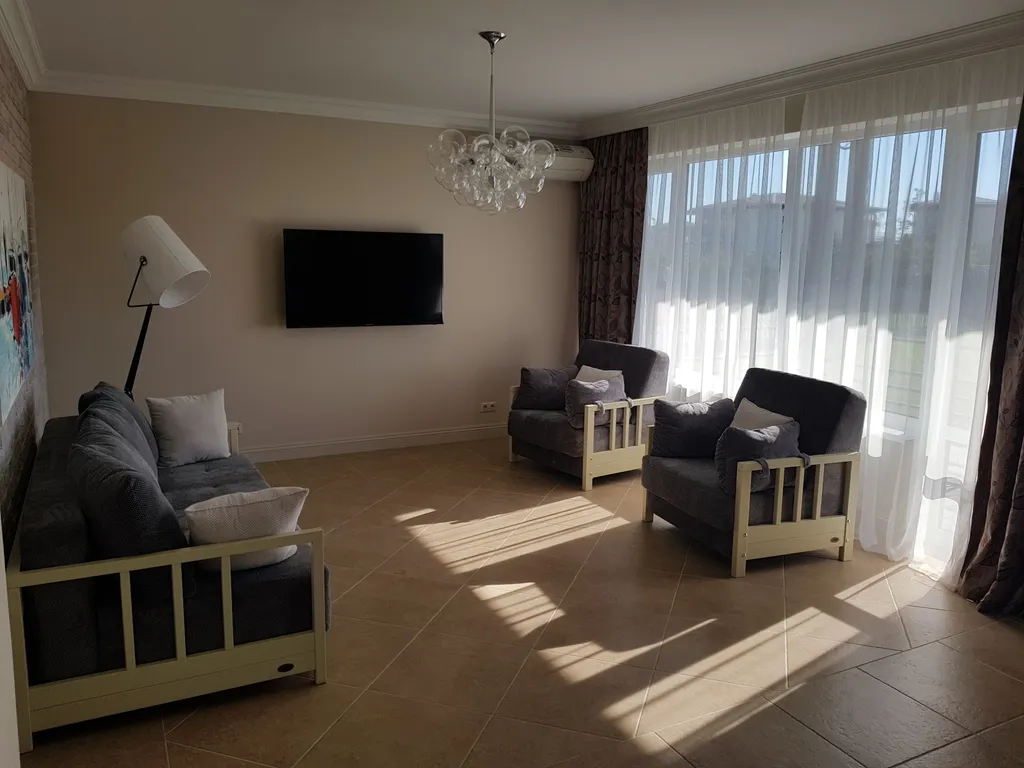 Вилла на 3 линии от моря