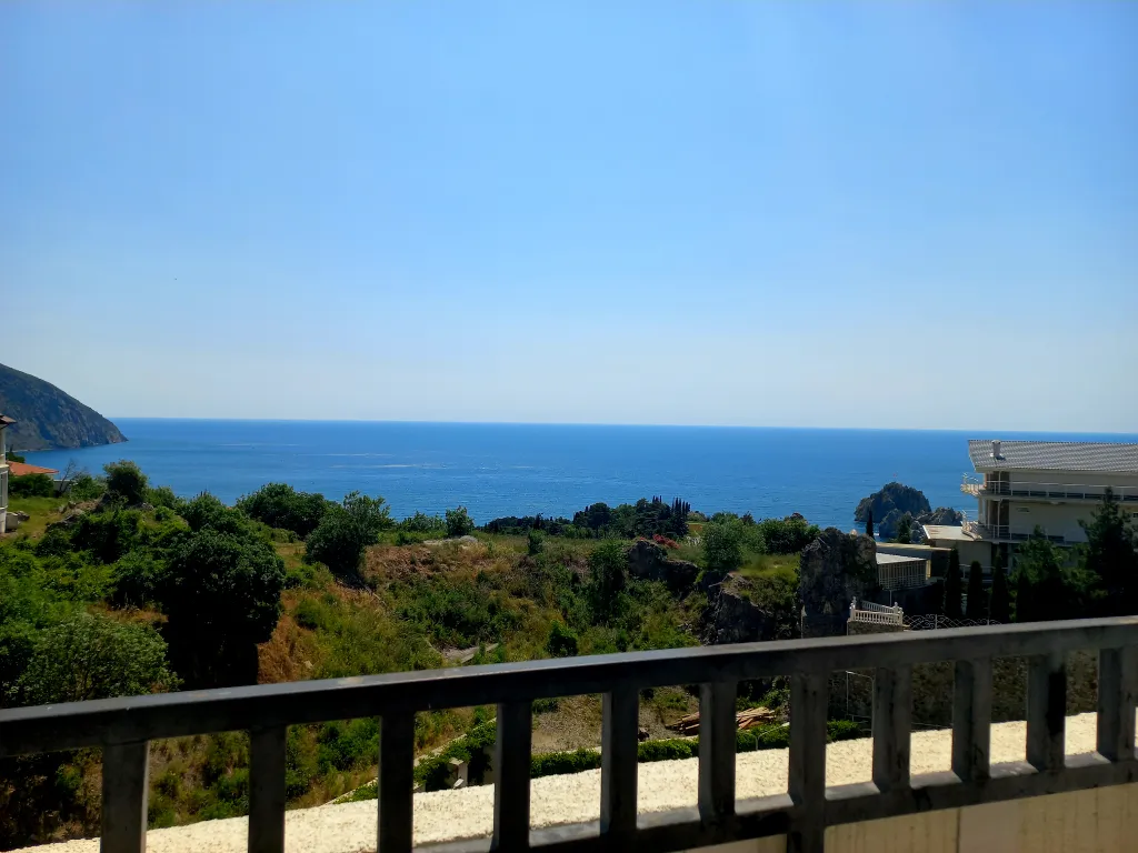 Комната в квартире с видом на море, кондиционер, дом новый